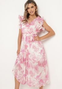 Born2be - Różowa Kopertowa Sukienka z Gumką w Pasie i Materiałowym Paskiem z Falbankami Dimrina. Okazja: na co dzień. Typ kołnierza: kołnierz z falbankami. Kolor: różowy. Materiał: materiał. Typ sukienki: kopertowe. Styl: casual #5