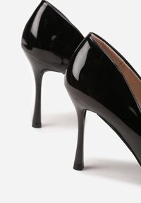 Renee - Czarne Szpilki Lakierowane Ozdobione Aplikacją Riluana. Kolor: czarny. Materiał: lakier. Wzór: aplikacja. Obcas: na szpilce. Styl: elegancki. Wysokość obcasa: średni #3