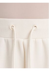 Guess Spodnie dresowe V5YB02 KB3P2 Écru Regular Fit. Materiał: syntetyk #4