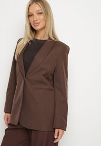 Born2be - Brązowa Marynarka Jednorzędowa z Usztywnioną Linią Ramion Avidvira. Okazja: na spotkanie biznesowe. Kolor: brązowy. Materiał: jeans. Styl: biznesowy #5