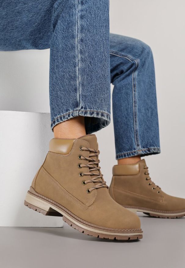 Renee - Ciemnobeżowe Sznurowane Traperki w Casualowym Stylu Anavitte. Zapięcie: pasek. Kolor: beżowy. Materiał: jeans. Szerokość cholewki: normalna. Wzór: paski. Sezon: jesień