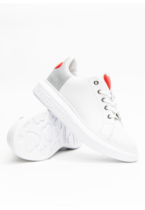 Sneakersy damskie Love Moschino (JA15134G1DIA510B). Kolor: biały. Wzór: kolorowy