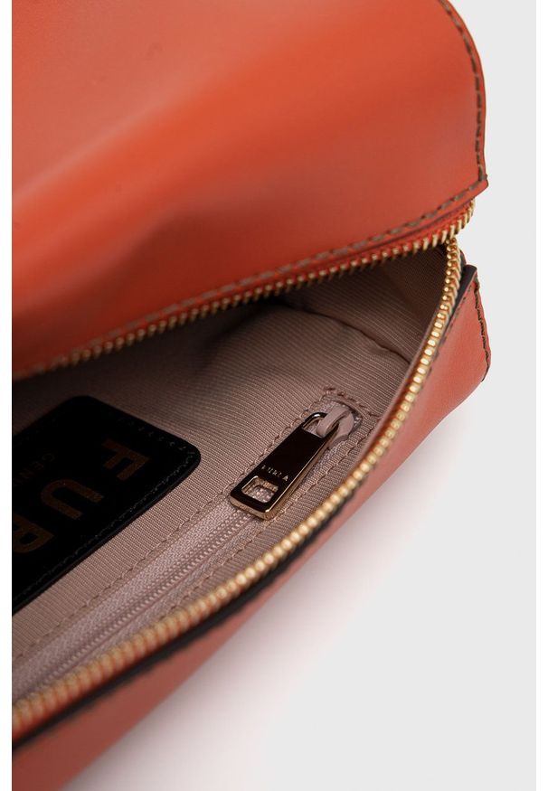 Furla torebka skórzana Miastella Mini kolor pomarańczowy. Kolor: pomarańczowy. Materiał: skórzane. Rodzaj torebki: na ramię