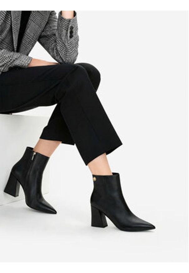 Nine West Botki CEO-AIDA-01 Czarny. Kolor: czarny. Materiał: materiał