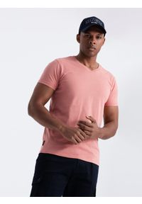 Ombre Clothing - Klasyczna męska bawełniana koszulka z dekoltem w serek BASIC – różowa V7. Typ kołnierza: dekolt w serek. Kolor: różowy. Materiał: bawełna. Wzór: ze splotem, jednolity. Styl: klasyczny #5
