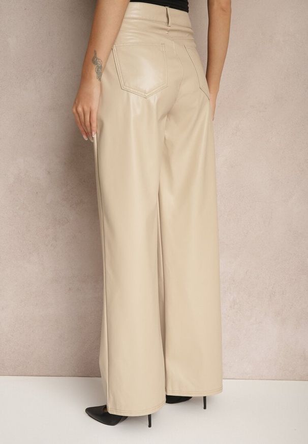 Renee - Beżowe Szerokie Spodnie High Waist z Imitacji Skóry Enawinn. Okazja: na co dzień, na imprezę. Stan: podwyższony. Kolor: beżowy. Materiał: skóra. Sezon: zima. Styl: casual, elegancki
