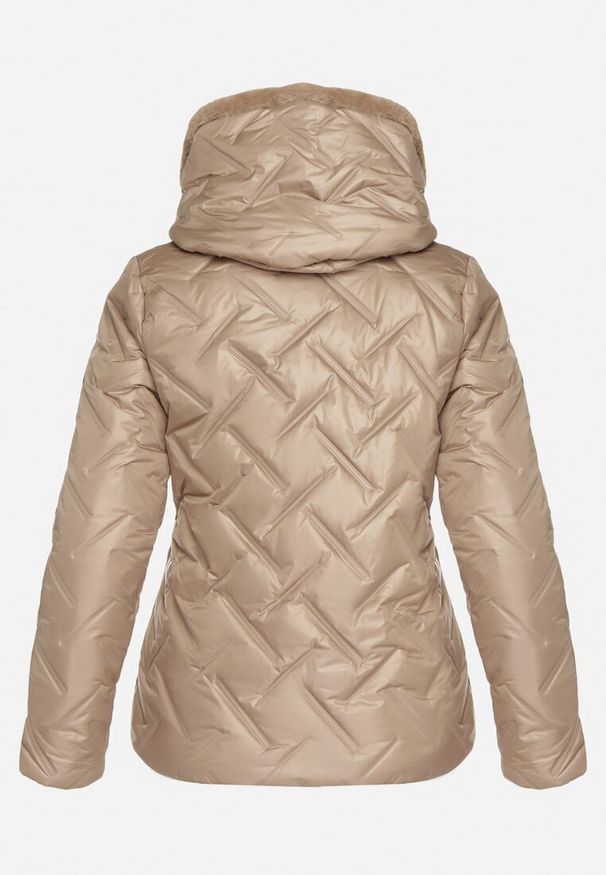 Born2be - Beżowa Pikowana Kurtka o Prostym Kroju z Kapturem Avilerie. Okazja: na co dzień. Typ kołnierza: kaptur. Kolekcja: plus size. Kolor: beżowy. Materiał: jeans. Styl: elegancki, casual