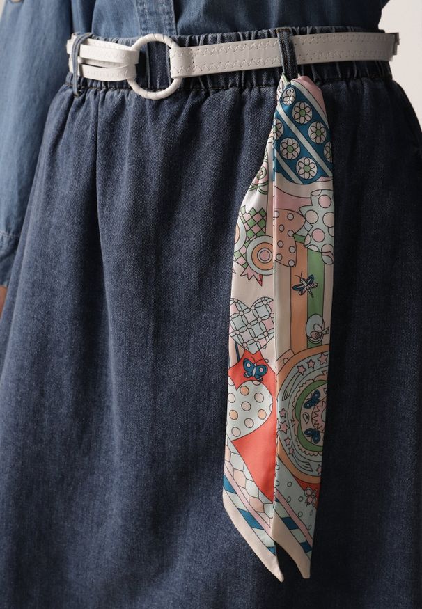 Born2be - Granatowa Rozkloszowana Spódnica Jeansowa z Bawełny z Paskiem z Apaszką Ipharianne. Okazja: na co dzień, do pracy, na spotkanie biznesowe. Kolor: niebieski. Materiał: jeans, bawełna. Styl: klasyczny, casual, biznesowy