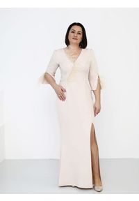 Sukienka Model Salima Beige - Jersa. Okazja: na imprezę. Materiał: elastan. Długość rękawa: krótki rękaw. Wzór: aplikacja. Styl: elegancki. Długość: maxi