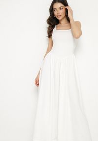 Born2be - Biała Sukienka z Wiskozą o Rozkloszowanym Kroju z Kwadratowym Dekoltem Tilvia. Okazja: na co dzień. Typ kołnierza: dekolt kwadratowy. Kolor: biały. Materiał: wiskoza. Długość rękawa: na ramiączkach. Sezon: lato. Styl: casual #2
