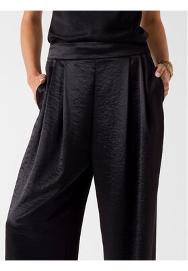 Guess Spodnie materiałowe 180020 Czarny Slim Fit. Kolor: czarny. Materiał: materiał