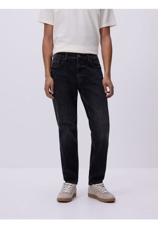 Reserved - Jeansy slim z efektem sprania - czarny. Kolor: czarny