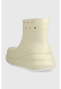 Crocs kalosze Classic Crush Rain Boot damskie kolor beżowy 207946. Nosek buta: okrągły. Kolor: beżowy. Materiał: guma. Obcas: na platformie #3