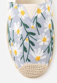 Renee - Niebieskie Espadryle Ozdobione Kwiatowym Haftem i Plecionką Kiranth. Okazja: na co dzień. Kolor: niebieski. Materiał: jeans. Wzór: aplikacja, haft, kwiaty. Sezon: lato. Styl: casual, elegancki #8