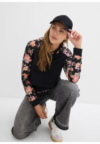 bonprix - Miękka bluza 2 w 1, ciążowa i do karmienia piersią. Typ kołnierza: kaptur. Kolekcja: moda ciążowa. Kolor: czarny. Materiał: dresówka, dzianina. Długość rękawa: długi rękaw. Długość: długie. Wzór: prążki