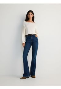 Reserved - Jeansy flare high waist - granatowy. Stan: podwyższony. Kolor: niebieski