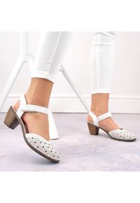 Skórzane komfortowe sandały damskie na obcasie białe Rieker 40991-80. Kolor: biały. Materiał: skóra. Obcas: na obcasie. Wysokość obcasa: średni #6