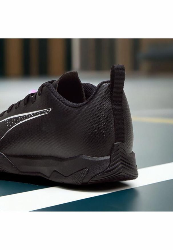 Puma - Buty piłkarskie dziecięce PUMA ULTRA 5 PLAY IT. Kolor: biały, czarny, wielokolorowy. Materiał: syntetyk, materiał. Szerokość cholewki: normalna. Sport: piłka nożna