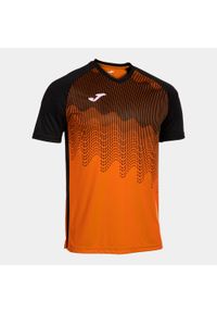 Koszulka dziecięca z dekoltem w serek Joma Tiger VI. Typ kołnierza: dekolt w serek. Kolor: czarny, pomarańczowy, wielokolorowy. Materiał: materiał. Sport: piłka nożna #1