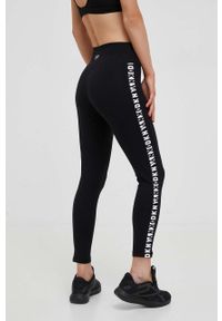 DKNY - Dkny legginsy damskie kolor czarny z nadrukiem. Stan: podwyższony. Kolor: czarny. Materiał: skóra, dzianina, materiał. Wzór: nadruk #3