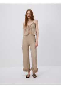 Reserved - Dzianinowy top na ramiączkach - beżowy. Kolor: beżowy. Materiał: dzianina. Długość rękawa: na ramiączkach #1