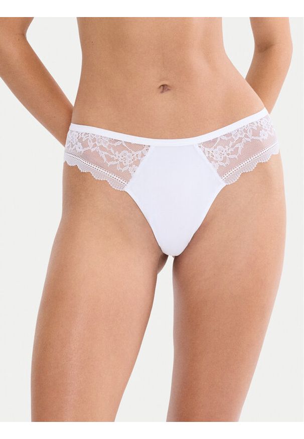 Triumph Stringi Comfort Allure 10226379 Biały. Kolor: biały. Materiał: syntetyk