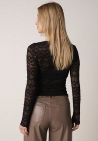 Born2be - Czarna Bluzka Koronkowa z Transparentnego Materiału Hermatea. Okazja: na co dzień. Kolor: czarny. Materiał: materiał, koronka. Styl: casual, elegancki, klasyczny #8