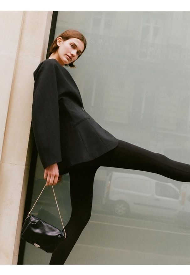 Reserved - Torebka na ozdobnym łańcuszku - czarny. Kolor: czarny. Materiał: skórzane