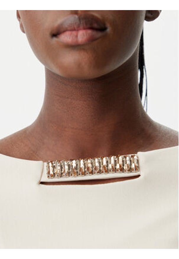 Rinascimento Sukienka koktajlowa CFC0122958003 Beżowy Regular Fit. Kolor: beżowy. Materiał: syntetyk. Styl: wizytowy