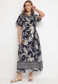 Born2be - Granatowa Koszulowa Sukienka z Wiskozy w Kwiatowy Wzór z Kieszeniami Eramira. Okazja: na co dzień. Kolor: niebieski. Materiał: wiskoza. Długość rękawa: długi rękaw. Wzór: kwiaty. Sezon: lato. Typ sukienki: koszulowe. Styl: elegancki, casual #5