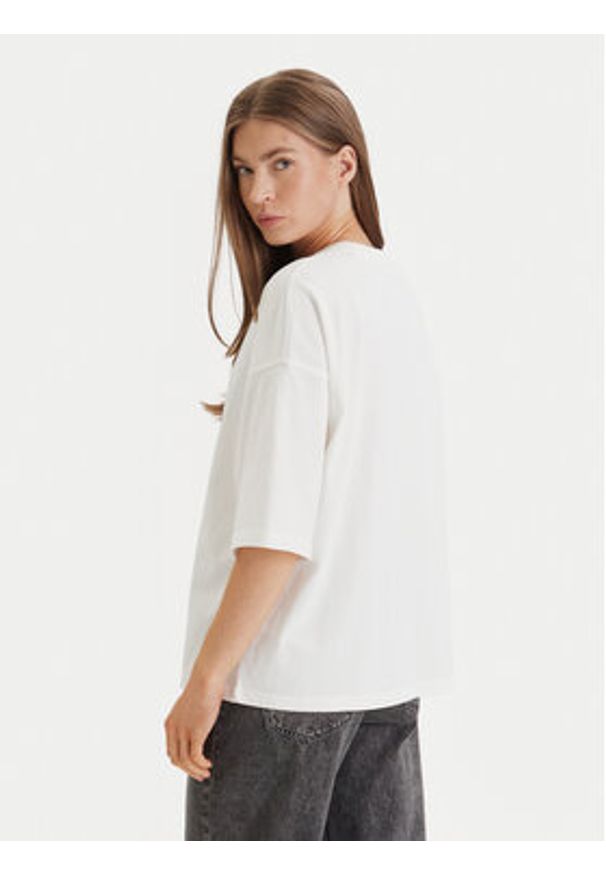 Calvin Klein Jeans T-Shirt LV047D204G Biały Oversize. Kolor: biały. Materiał: bawełna