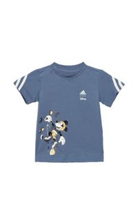 Adidas - Koszulka adidas Disney Mickey Mouse. Kolor: niebieski, wielokolorowy, biały, żółty. Wzór: motyw z bajki. Sport: joga i pilates