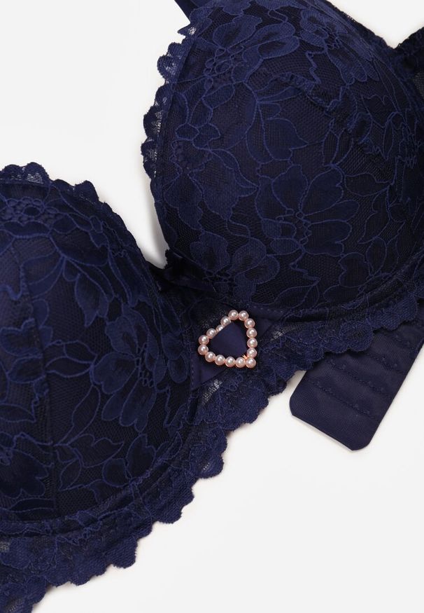 Renee - Granatowy Koronkowy Biustonosz Ozdobiony Cyrkoniowym Sercem Bothilei. Kolor: niebieski. Materiał: koronka. Wzór: aplikacja