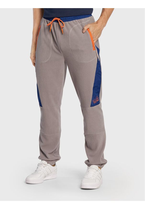 Ellesse Spodnie dresowe Cartario SHP16123 Szary Regular Fit. Kolor: szary. Materiał: dresówka, syntetyk