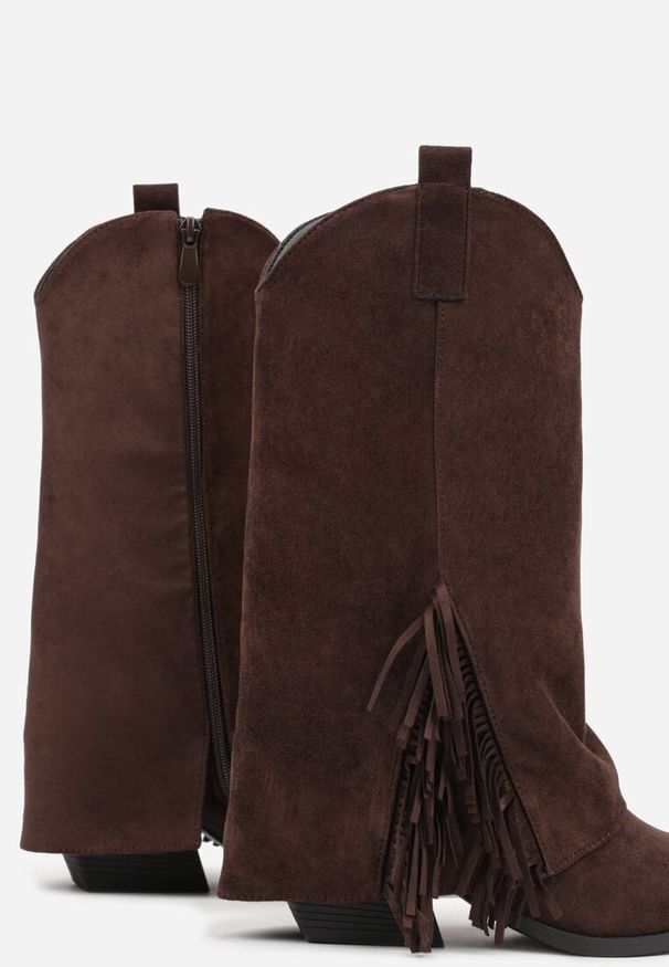 Born2be - Brązowe Botki Typu Kowbojki na Stożkowym Obcasie z Frędzlami Reinella. Okazja: na co dzień. Kolor: brązowy. Materiał: jeans. Obcas: na obcasie. Styl: casual, klasyczny. Wysokość obcasa: średni