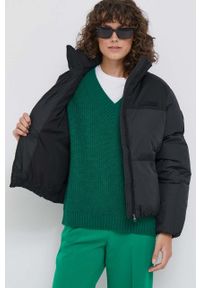 TOMMY HILFIGER - Tommy Hilfiger kurtka damska kolor czarny zimowa. Kolor: czarny. Materiał: syntetyk, poliester. Sezon: zima #2