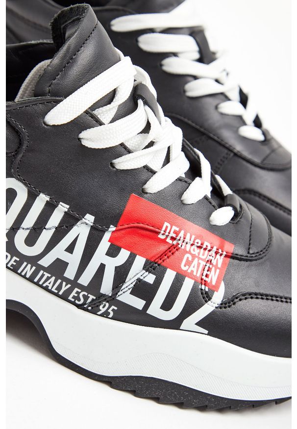 SNEAKERSY DSQUARED2. Nosek buta: okrągły. Zapięcie: sznurówki. Wzór: nadruk