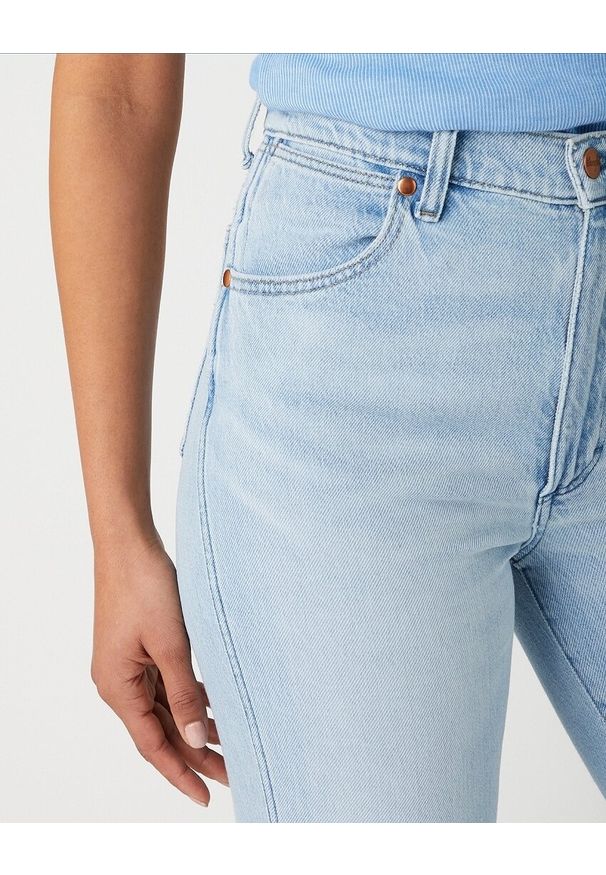 Wrangler - WRANGLER damskie spodnie jeansowe WIDE WEST BRIGHT CLOUD 112141309
