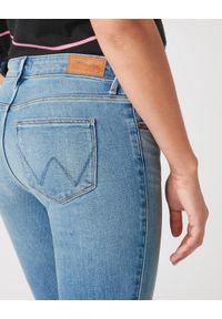 Wrangler - SPODNIE DAMSKIE WRANGLER SKINNY SWEET VINTAGE W28KZM29B 112128372. Styl: vintage #4