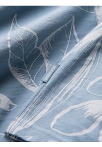 Ombre Clothing - Męski t-shirt fullprint w kontrastowe liście - błękitny V2 OM-TSFP-0180 - XXL. Okazja: na co dzień. Kolor: niebieski. Materiał: materiał, bawełna. Styl: casual
