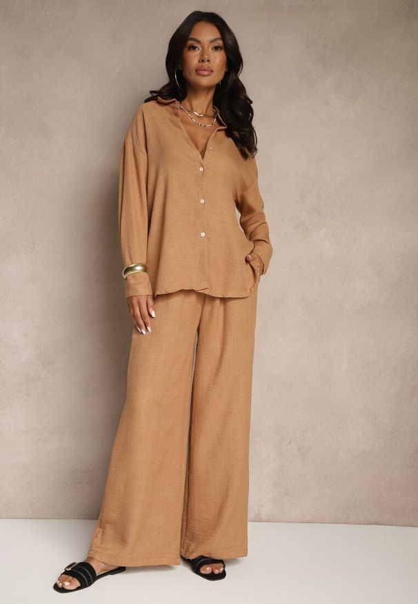 Renee - Ciemnobeżowy Komplet z Bawełny Koszula i Spodnie Wide Leg Amaddie. Kolor: beżowy. Materiał: bawełna
