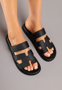 Born2be - Czarne Klapki z Geometrycznymi Paskami i Zapięciem na Rzep Saleniria. Okazja: na co dzień. Kolor: czarny. Wzór: geometria. Styl: boho, elegancki, casual #3
