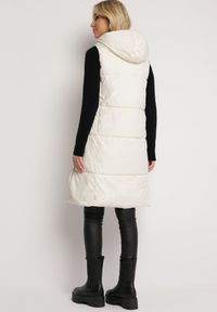 Born2be - Jasnobeżowa Długa Kamizelka z Nieodpinanym Kapturem i Wsuwanymi Kieszeniami Almanessa. Kolor: beżowy. Długość: długie. Wzór: aplikacja #4