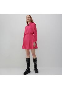 Reserved - Koszulowa sukienka - Różowy. Kolor: różowy. Typ sukienki: koszulowe