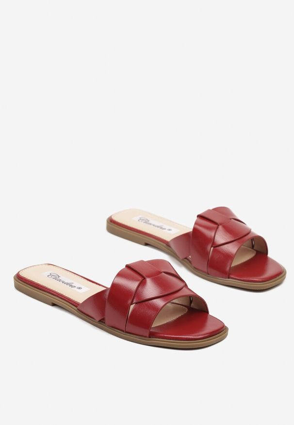 Born2be - Bordowo-Czerwone Klapki na Płaskiej Podeszwie z Przeplatanym Paskiem Tenzirea. Okazja: na co dzień, na imprezę. Kolor: czerwony. Materiał: len. Sezon: lato. Obcas: na płaskiej podeszwie. Styl: casual, elegancki