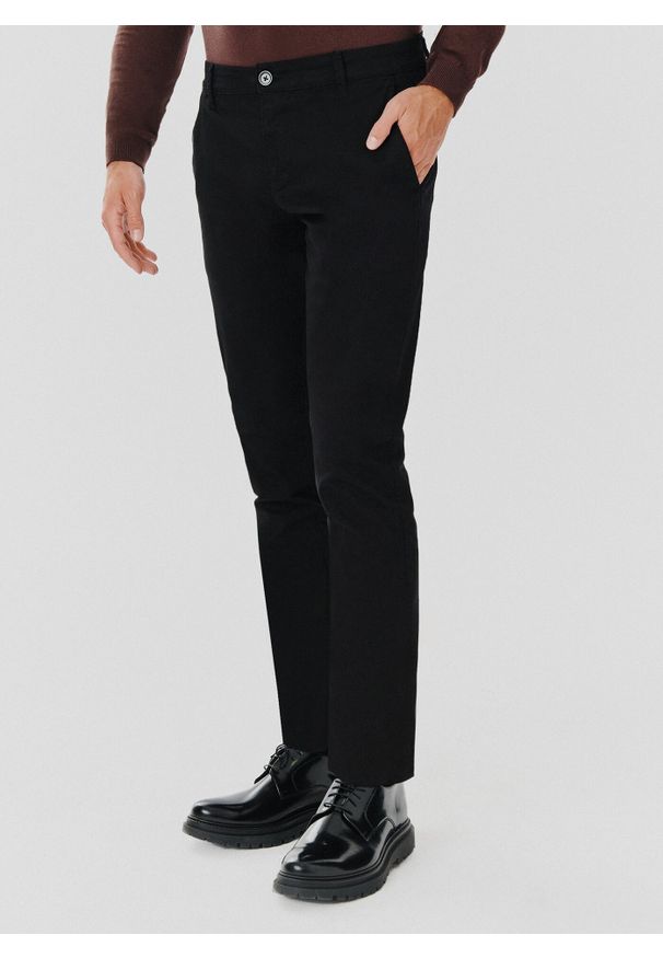 Pako Lorente - PAKO LORENTE – Casualowe czarne spodnie męskie. Okazja: na co dzień. Kolor: czarny. Materiał: poliester, elastan, wiskoza. Wzór: gładki. Sezon: jesień. Styl: casual