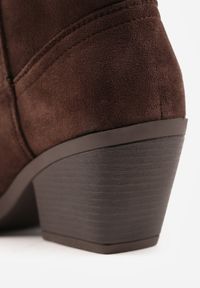 Born2be - Brązowe Gładkie Kozaki Kowbojki z Imitacji Zamszu na Stożkowym Obcasie Karelia. Nosek buta: otwarty. Kolor: brązowy. Materiał: zamsz. Wzór: gładki. Obcas: na obcasie. Wysokość obcasa: średni #6