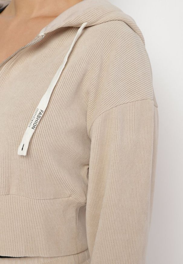 Born2be - Ciemnobeżowy Komplet Dresowy z Bawełną Bluza z Kapturem i Spodnie z Gumką w Talii Neseria. Kolor: beżowy. Materiał: bawełna, dresówka