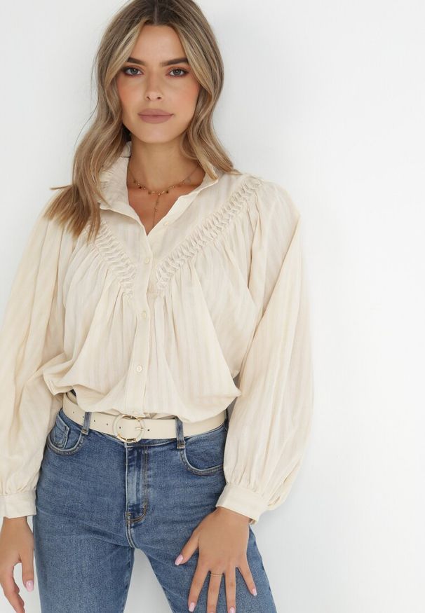 Born2be - Beżowa Koszula Oversize Megona. Typ kołnierza: kołnierzyk stójkowy. Kolor: beżowy. Materiał: bawełna, jeans. Wzór: jednolity