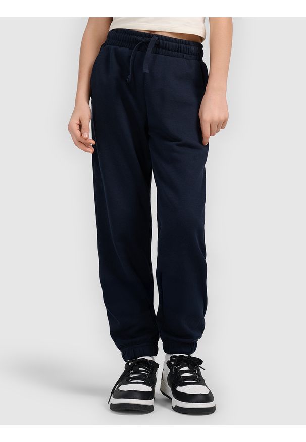 4f - 4F Spodnie dresowe joggery dziewczęce - granatowe 122 (6-7 lat). Okazja: na co dzień. Kolor: niebieski. Materiał: dresówka. Sezon: lato. Styl: casual